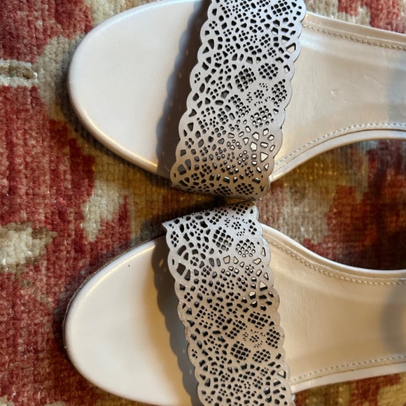 Salvatore Ferragamo nude 2” block heel size 10 B - Picture 4 of 10